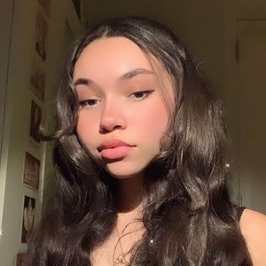 Meet your Posher, Camila